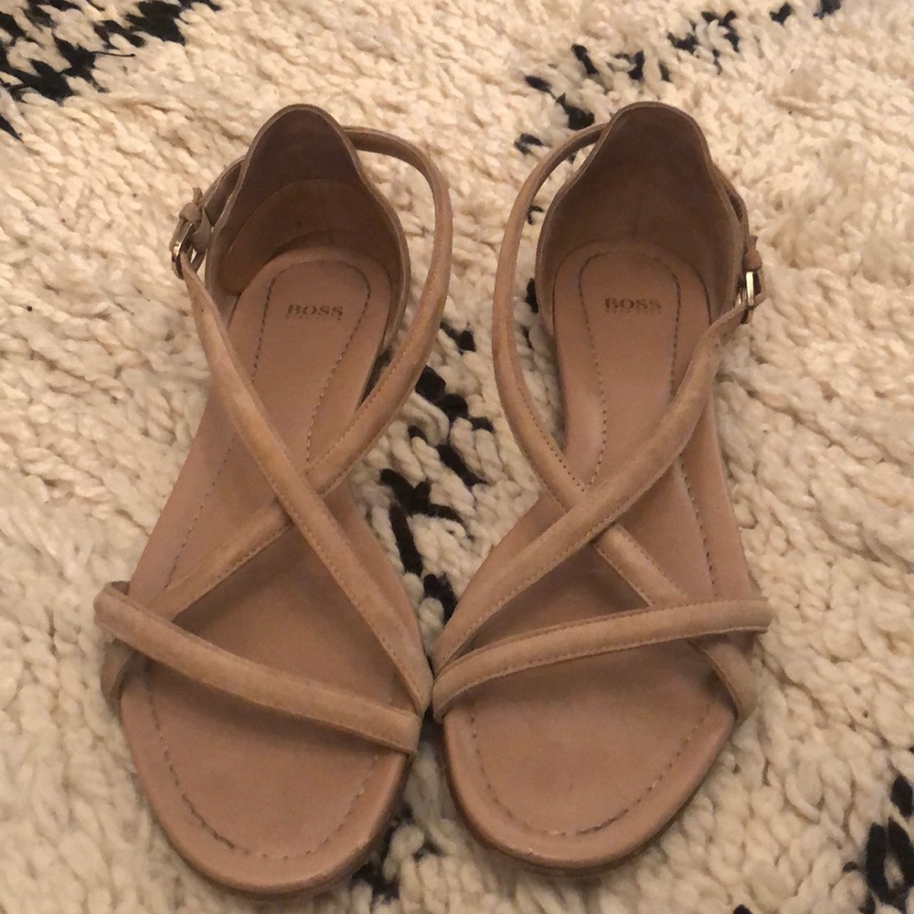 Hugo boss flat suede sandales